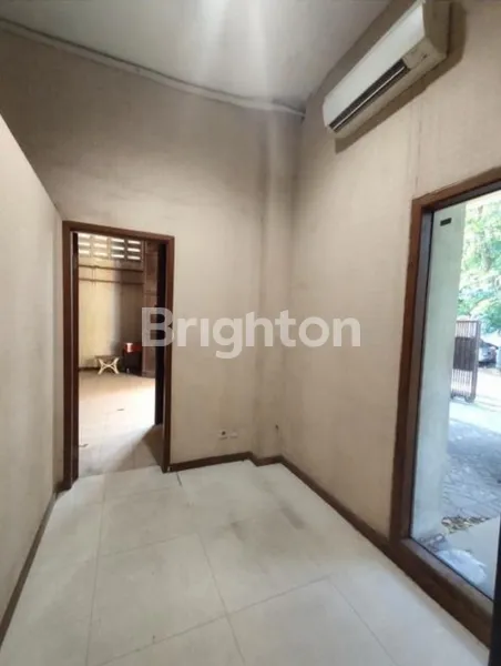 image MURAH RUMAH USAHA SIAP PAKAI 2 LANTAI KARAM GAYAM, LOKASI STRATEGIS DALAM KOTA BISA UNTUK KANTOR, SUPERMARKET DLL  (5)