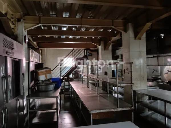 image GEDUNG IKONIK DI JANTUNG KOTA SURABAYA JL PAHLAWAN LOKASI PREMIUM  – KAWASAN HERITAGE & PUSAT AKTIVITAS KOTA  (6)