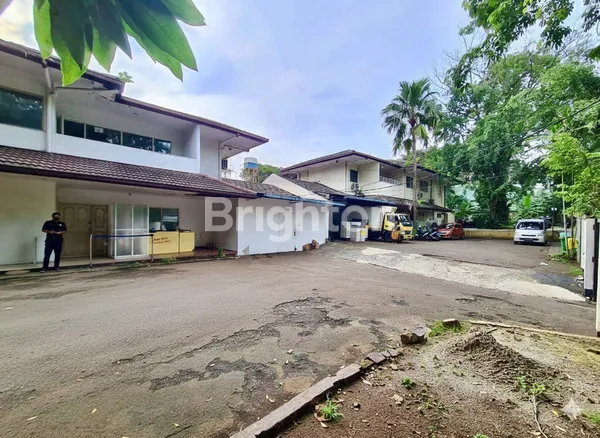 image RUMAH DENGAN TANAH LUAS DI  KEMANG, JAKARTA SELATAN DENGAN HARGA NJOP (2)