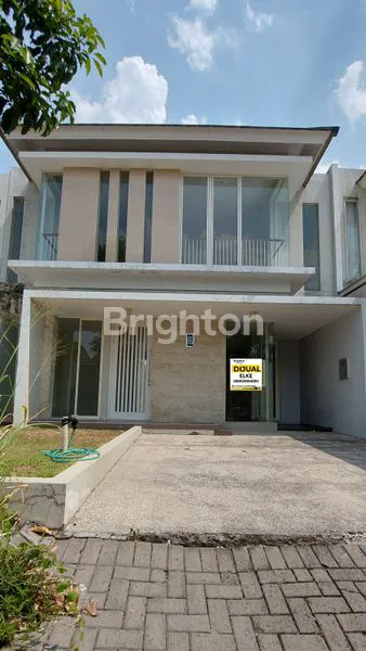 image RUMAH MODERN MINIMALIS 2 LANTAI DI TAMAN PUSPA RAYA CITRALAND UTAMA (1)