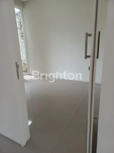 image RUMAH MODERN MINIMALIS 2 LANTAI DI TAMAN PUSPA RAYA CITRALAND UTAMA (5)