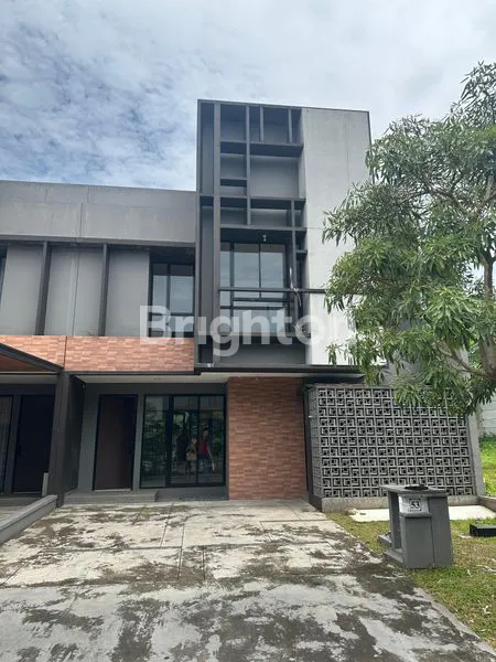 image RUMAH 2 LANTAI RAPI DAN CANTIK SIAP HUNI DI SUVARNA SUTERA - TANGERANG (1)