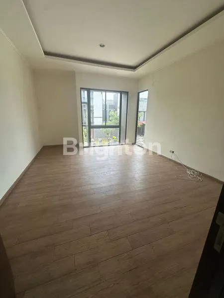 image RUMAH 2 LANTAI RAPI DAN CANTIK SIAP HUNI DI SUVARNA SUTERA - TANGERANG (4)