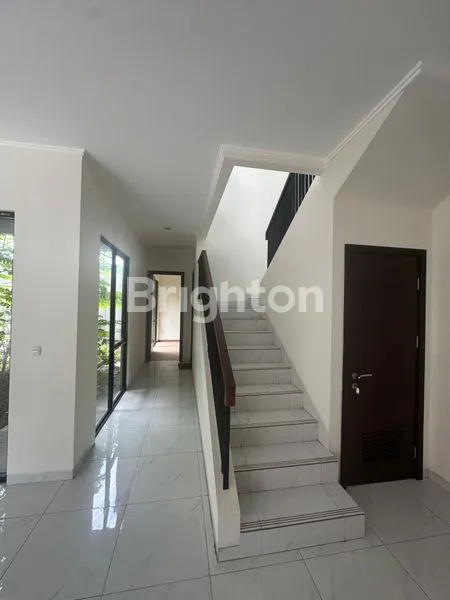 image RUMAH 2 LANTAI RAPI DAN CANTIK SIAP HUNI DI SUVARNA SUTERA - TANGERANG (5)