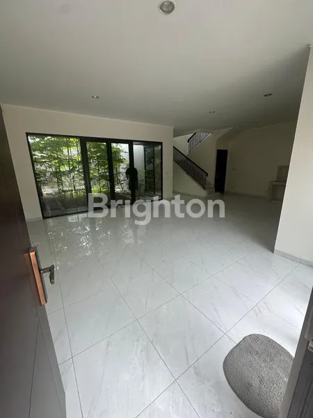 image RUMAH 2 LANTAI RAPI DAN CANTIK SIAP HUNI DI SUVARNA SUTERA - TANGERANG (6)