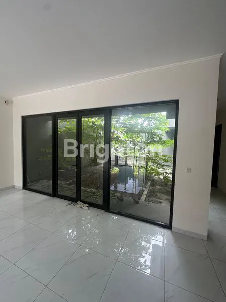 image RUMAH 2 LANTAI RAPI DAN CANTIK SIAP HUNI DI SUVARNA SUTERA - TANGERANG (3)