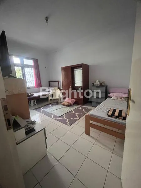 image RUMAH TERAWAT, RAPI, NYAMAN 2 LANTAI KAV. POLRI JELAMBAR JAKARTA BARAT ROW 2 MOBIL (4)