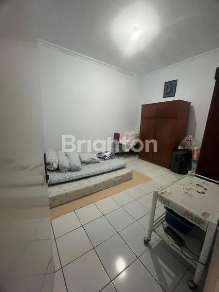 image RUMAH TERAWAT, RAPI, NYAMAN 2 LANTAI KAV. POLRI JELAMBAR JAKARTA BARAT ROW 2 MOBIL (5)