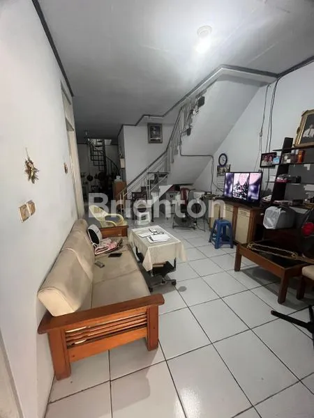 image RUMAH TERAWAT, RAPI, NYAMAN 2 LANTAI KAV. POLRI JELAMBAR JAKARTA BARAT ROW 2 MOBIL (3)