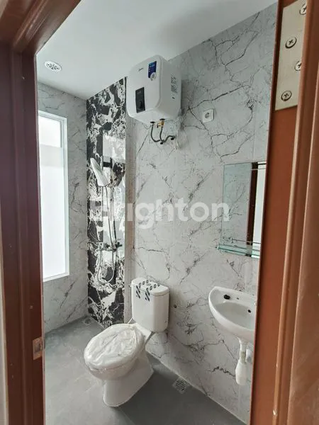 image RUMAH 2 LANTAI DI DUKUH KUPANG TIMUR SURABAYA DEKAT CIPUTRA WORLD (7)