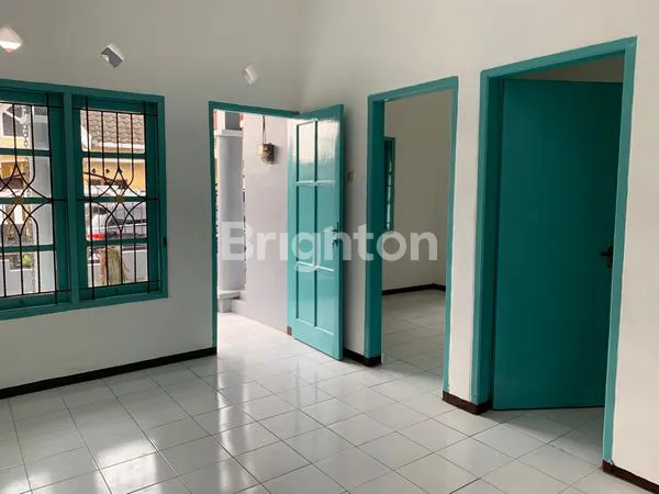 image DIJUAL RUMAH HOOK 2 LANTAI SIAP HUNI AREA BEDALI AGUNG LAWANG KABUPATEN MALANG (3)