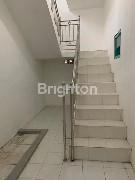 image DIJUAL RUMAH HOOK 2 LANTAI SIAP HUNI AREA BEDALI AGUNG LAWANG KABUPATEN MALANG (7)