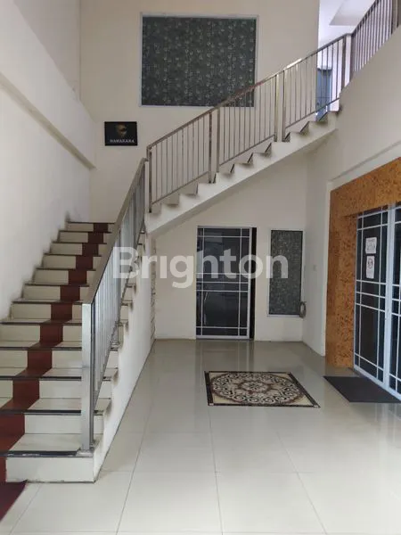 image RUMAH MEWAH 2 LANTAI MARPOYAN (2)