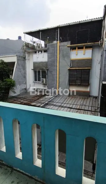 image RUMAH 3 LANTAI DI JELAMBAR (5)