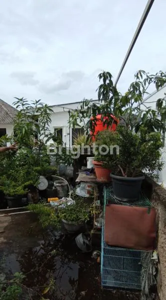 image RUMAH 3 LANTAI DI JELAMBAR (2)