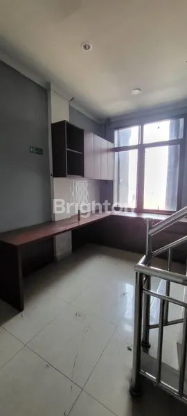 image RUKO 4 LANTAI LUAS & SIAP USAHA — JANTUNG TEBET || LOKASI STRATEGIS & AKSES SUPER LENGKAP! (4)