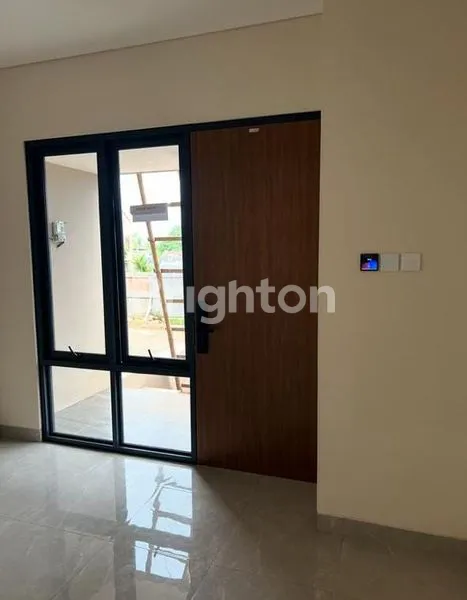 image LOKASI STRATEGIS DEKAT DENGAN DAILY SUPERMARKET, RUMAH 2 LANTAI SIAP HUNI  MASIH BARU DI DALAM CLUSTER YANG NYAMAN DAN ASRI LEGENDA WISATA CIBUBUR, GUNUNG PUTRI, BOGOR, JAWA BARAT  (2)