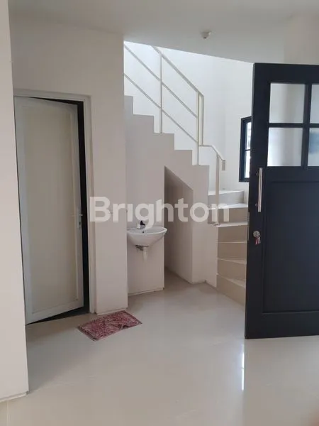 image DISEWAKAN RUMAH SIAP HUNI SUDAH DI RENOV CANTIK, AMESTA LIVING, GUNUNG ANYAR,  DEKAT MERR, BANDARA JUANDA, TOLL JUANDA (7)