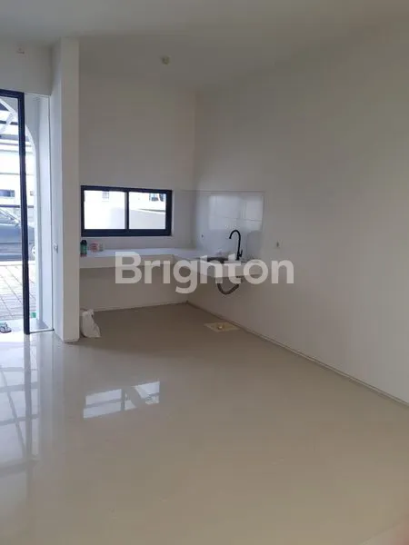 image DISEWAKAN RUMAH SIAP HUNI SUDAH DI RENOV CANTIK, AMESTA LIVING, GUNUNG ANYAR,  DEKAT MERR, BANDARA JUANDA, TOLL JUANDA (6)