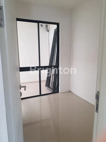 image DISEWAKAN RUMAH SIAP HUNI SUDAH DI RENOV CANTIK, AMESTA LIVING, GUNUNG ANYAR,  DEKAT MERR, BANDARA JUANDA, TOLL JUANDA (8)