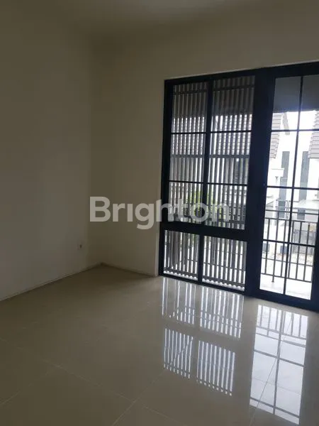 image DISEWAKAN RUMAH SIAP HUNI SUDAH DI RENOV CANTIK, AMESTA LIVING, GUNUNG ANYAR,  DEKAT MERR, BANDARA JUANDA, TOLL JUANDA (4)