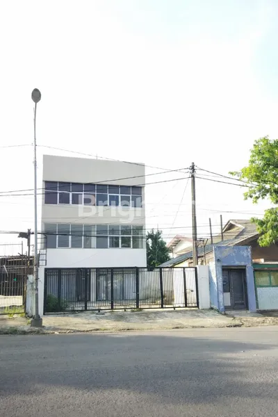 image GEDUNG STRATEGIS DI JALAN RAYA NAROGONG  (1)