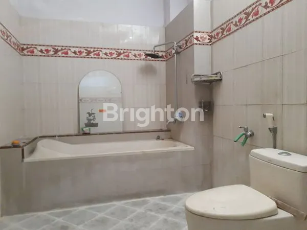 image RUKO 4 LANTAI DEPAN PASAR KUTA, SHM, HARGA TURUN! (5)