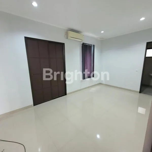 image RUMAH RAPI TERAWAR 2 LT DI SERENADE GADING SERPONG  TANGERANG (4)