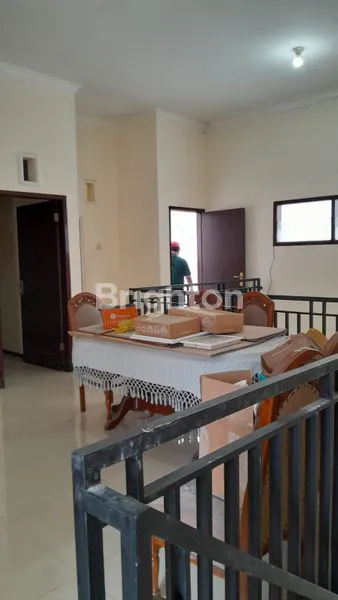 image RUMAH DIKONTRAKKAN 2 LT JALAN LEBAR DAERAH SAWOJAJAR MALANG (4)