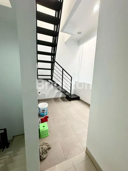 image RUMAH BAGUS SIAP HUNI ROW 2 MOBIL KEBON JERUK (7)