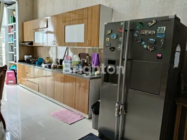 image RUMAH MEWAH 3 LANTAI LT 175M² DI BILLY MOON (4)