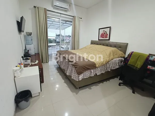 image RUMAH MEWAH 3 LANTAI LT 175M² DI BILLY MOON (2)