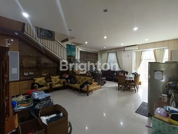 image RUMAH MEWAH 3 LANTAI LT 175M² DI BILLY MOON (3)