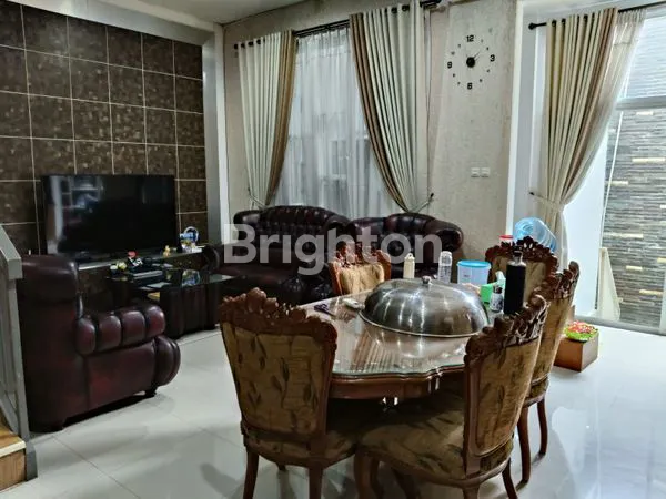 image RUMAH MEWAH 3 LANTAI LT 175M² DI BILLY MOON (5)