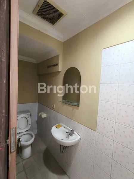 image TOWN HOUSE 2 LANTAI SIAP HUNI DI LIPPO KARAWACI TANGERANG (4)