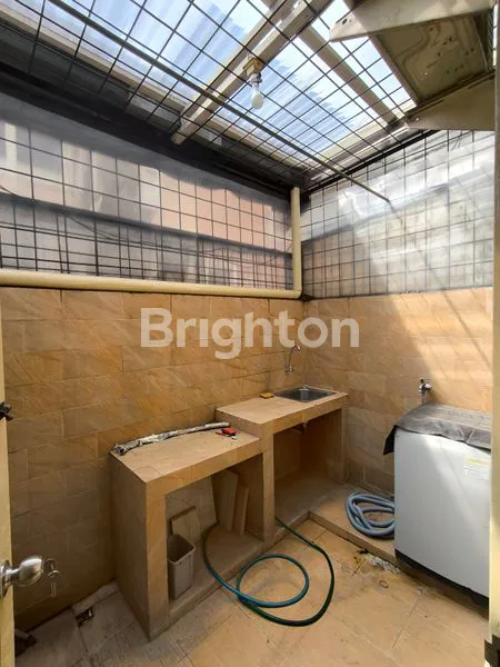 image TOWN HOUSE 2 LANTAI SIAP HUNI DI LIPPO KARAWACI TANGERANG (5)