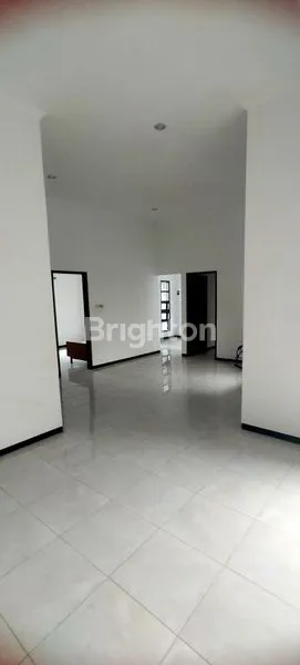 image RUMAH LUAS SIRKULASI UDARA BAGUS PANDANWANGI JARANG ADA ONE GATE SYSTEM SATPAM 24 JAM DEKAT ARAYA (5)