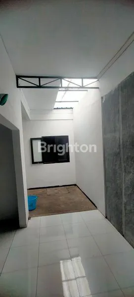 image RUMAH LUAS SIRKULASI UDARA BAGUS PANDANWANGI JARANG ADA ONE GATE SYSTEM SATPAM 24 JAM DEKAT ARAYA (7)