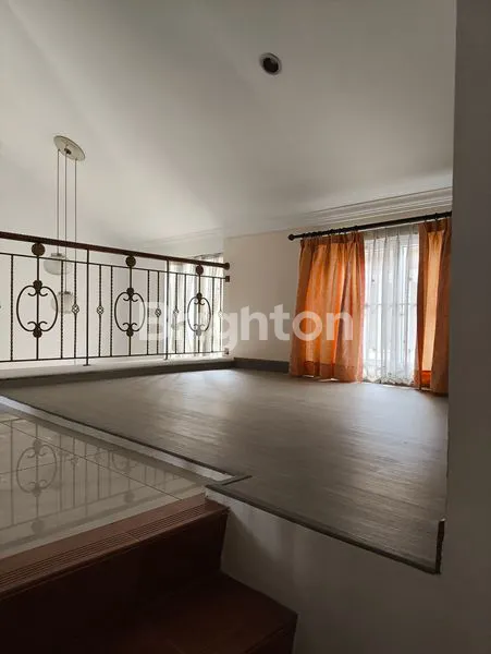 image TOWN HOUSE 2 LANTAI SIAP HUNI DI LIPPO KARAWACI TANGERANG (6)