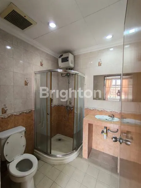 image TOWN HOUSE 2 LANTAI SIAP HUNI DI LIPPO KARAWACI TANGERANG (8)