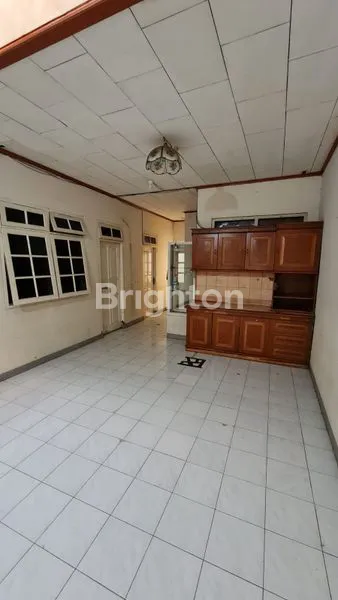 image JUAL PERUMAHAN KAWASAN PREMIUM DEKAT ITC CIPULIR.GANDARIA CITY .ITC PERMATA HIJAU .SUASANA RUMAH NYAMAN ASRI HADAP TAMAN . 2 ROW MOBIL BEBAS BANJIR . (4)