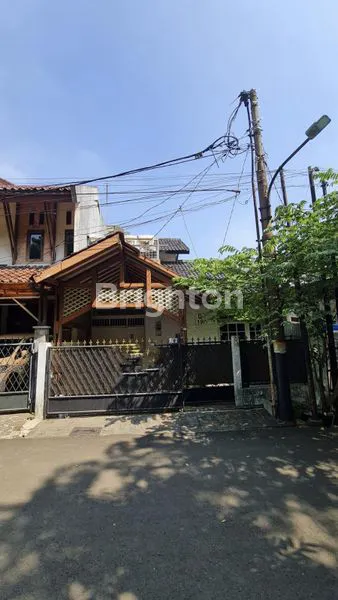 image JUAL PERUMAHAN KAWASAN PREMIUM DEKAT ITC CIPULIR.GANDARIA CITY .ITC PERMATA HIJAU .SUASANA RUMAH NYAMAN ASRI HADAP TAMAN . 2 ROW MOBIL BEBAS BANJIR . (1)