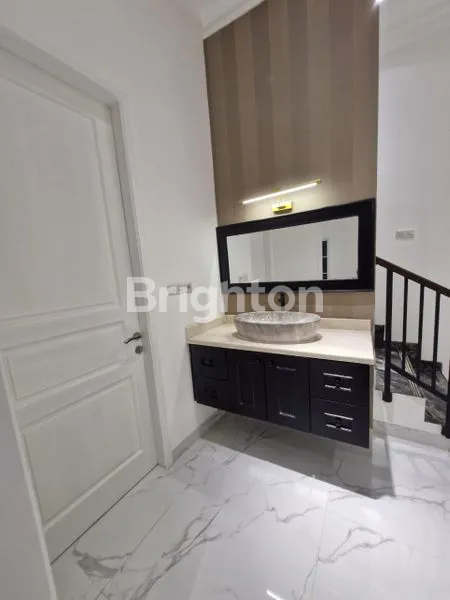 image RUMAH MEWAH 2 LANTAI DI JOGLO, LT 200M² (6)