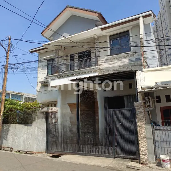 image RUMAH LUAS BAGUS STRATEGIS MERUYA JAKARTA BARAT (2)