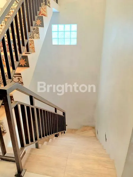 image RUMAH LUAS BAGUS STRATEGIS MERUYA JAKARTA BARAT (4)