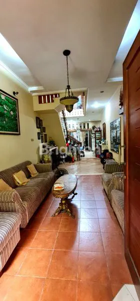 image RUMAH 3 LANTAI ASRI DI CIPULIR PERMAI, KEBAYORAN LAMA (6)