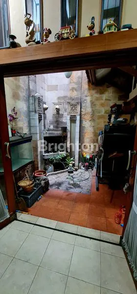 image RUMAH 3 LANTAI ASRI DI CIPULIR PERMAI, KEBAYORAN LAMA (5)