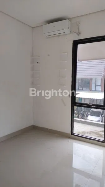 image LOKASI STRATEGIS DEKAT MALL ,RUMAH 2 LANTAI DI CLUSTER SAMARA METLAND TRANSYOGI , CILEUNGSI, BOGOR,JAWA BARAT (7)