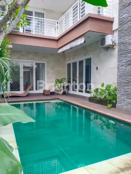 image DISEWAKAN VILLA 3 KAMAR TIDUR DI PADANG LINJONG, CANGGU - LOKASI STRATEGIS DEKAT KAFE & PANTAI PERERENAN   (1)