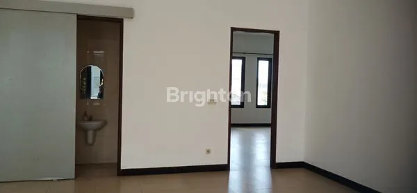 image RUMAH 2 LANTAI LUAS DAN ELEGAN (6)